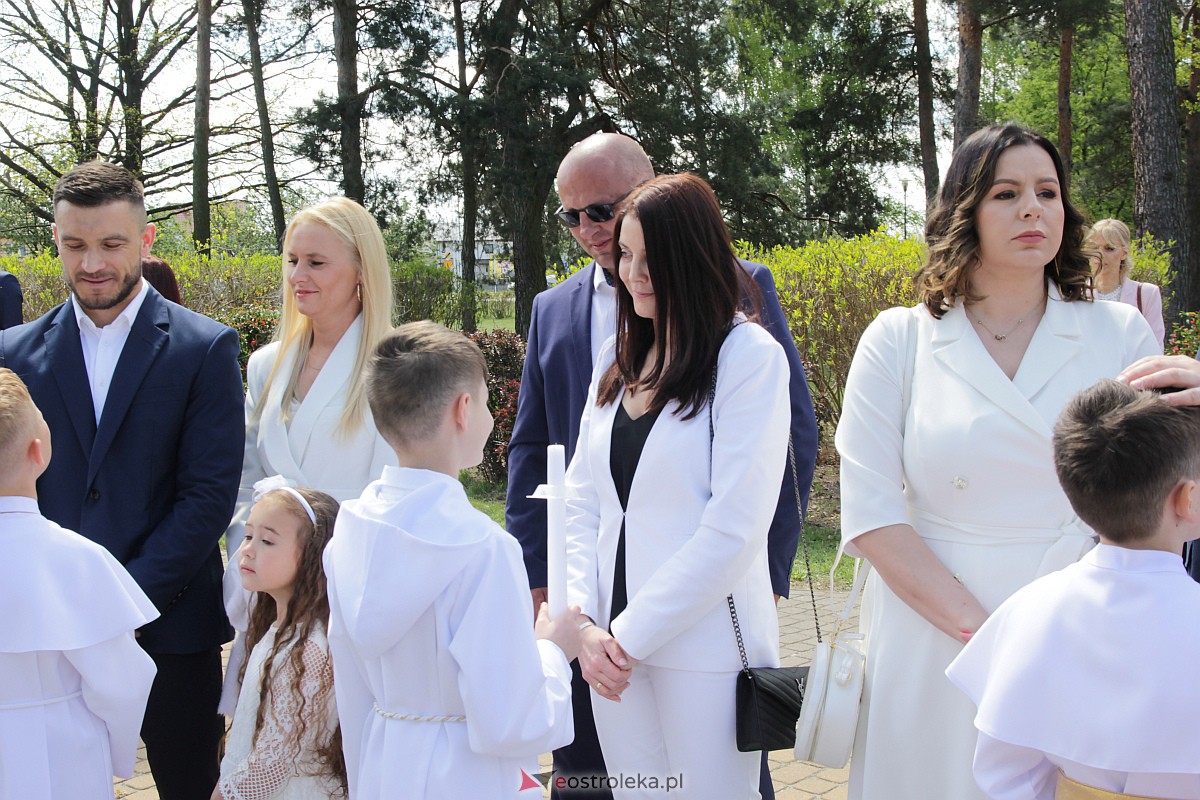 I Komunia Święta w parafii pw. Zbawiciela Świata w Ostrołęce [07.05.2023] - zdjęcie #42 - eOstroleka.pl