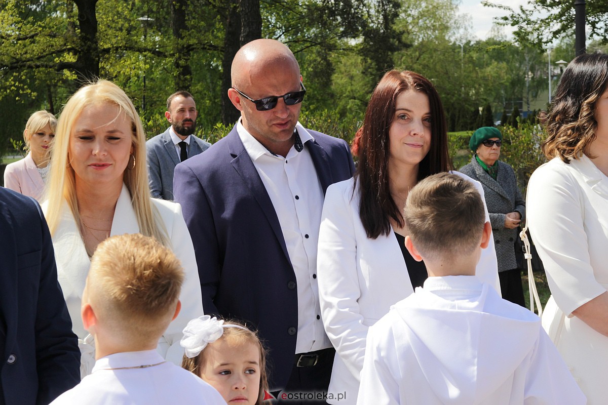 I Komunia Święta w parafii pw. Zbawiciela Świata w Ostrołęce [07.05.2023] - zdjęcie #40 - eOstroleka.pl