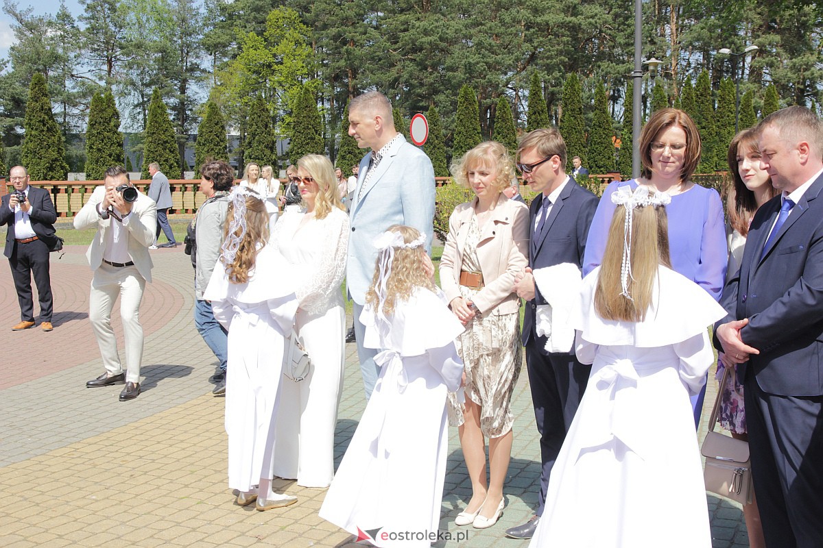 I Komunia Święta w parafii pw. Zbawiciela Świata w Ostrołęce [07.05.2023] - zdjęcie #39 - eOstroleka.pl