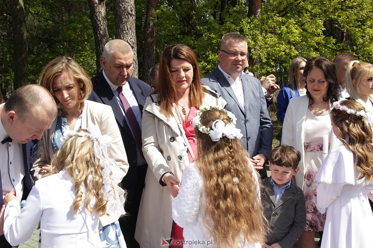 I Komunia Święta w parafii pw. Zbawiciela Świata w Ostrołęce [07.05.2023] - zdjęcie #38 - eOstroleka.pl