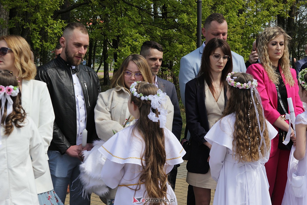 I Komunia Święta w parafii pw. Zbawiciela Świata w Ostrołęce [07.05.2023] - zdjęcie #30 - eOstroleka.pl
