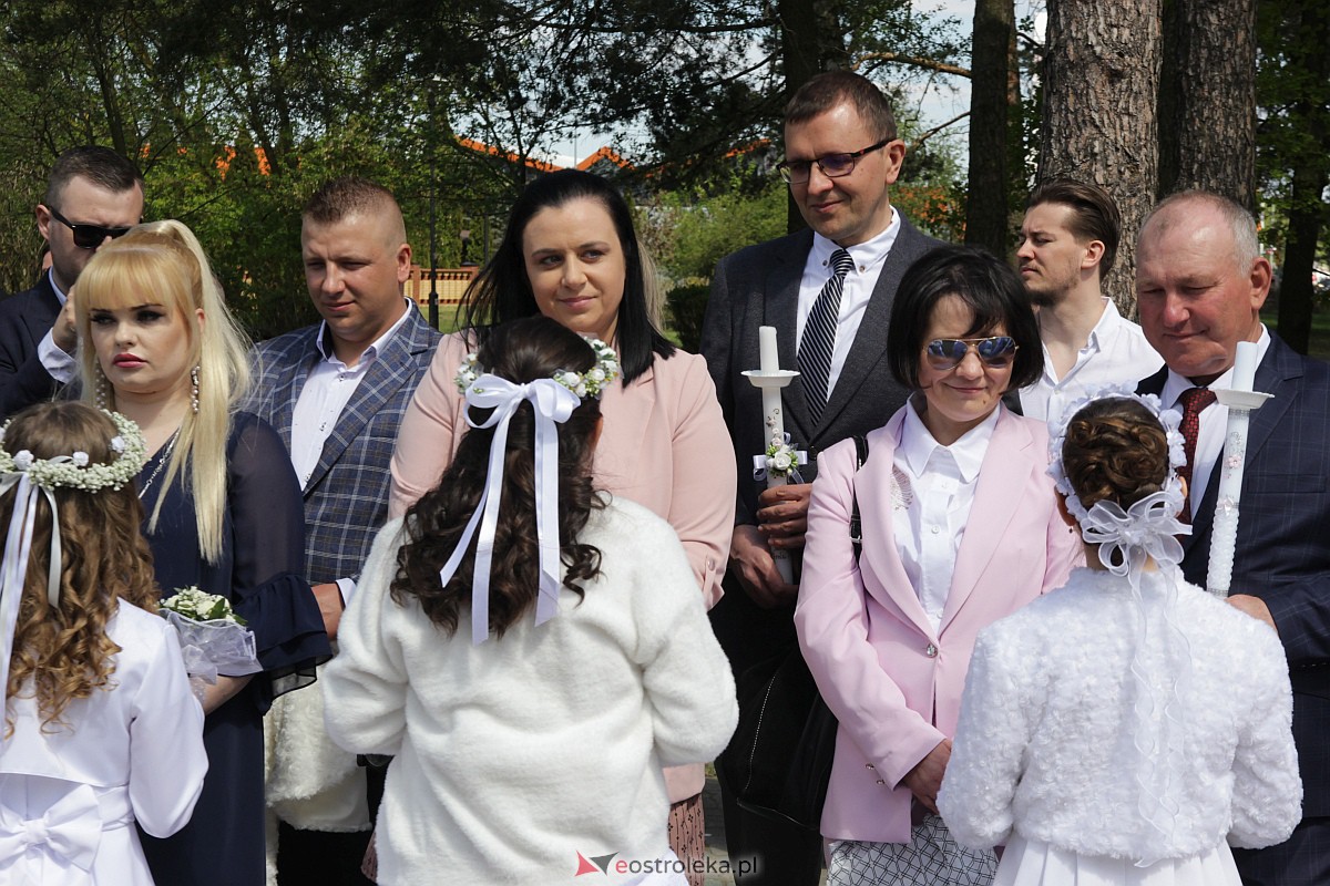 I Komunia Święta w parafii pw. Zbawiciela Świata w Ostrołęce [07.05.2023] - zdjęcie #29 - eOstroleka.pl