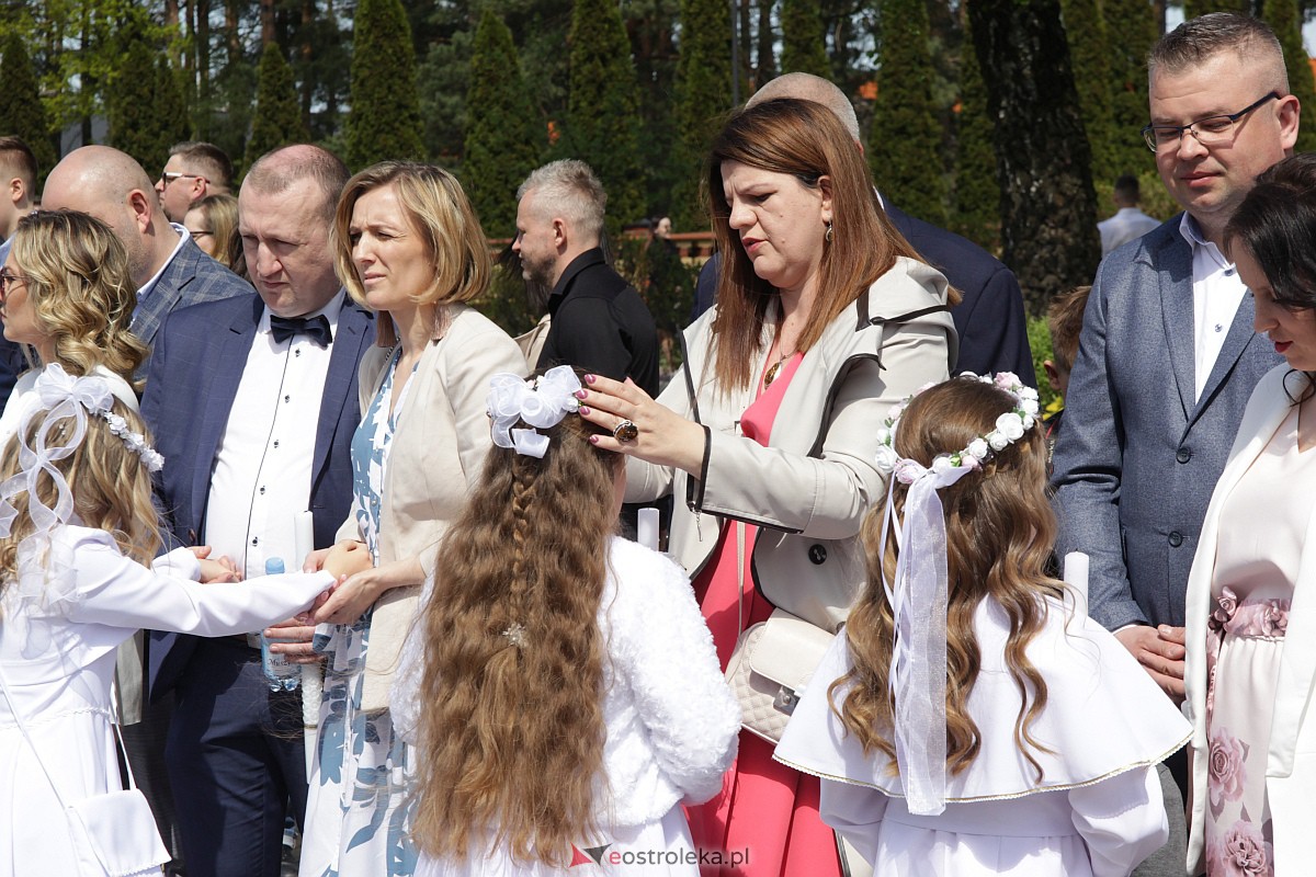 I Komunia Święta w parafii pw. Zbawiciela Świata w Ostrołęce [07.05.2023] - zdjęcie #27 - eOstroleka.pl