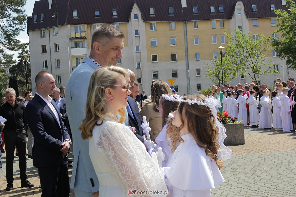 I Komunia Święta w parafii pw. Zbawiciela Świata w Ostrołęce [07.05.2023] - zdjęcie #25 - eOstroleka.pl