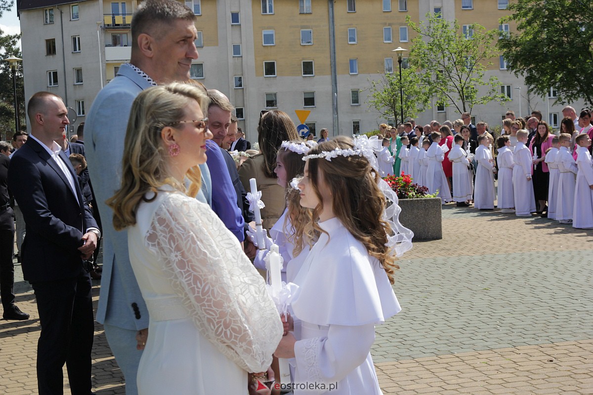 I Komunia Święta w parafii pw. Zbawiciela Świata w Ostrołęce [07.05.2023] - zdjęcie #24 - eOstroleka.pl