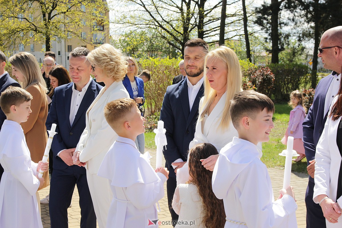 I Komunia Święta w parafii pw. Zbawiciela Świata w Ostrołęce [07.05.2023] - zdjęcie #19 - eOstroleka.pl