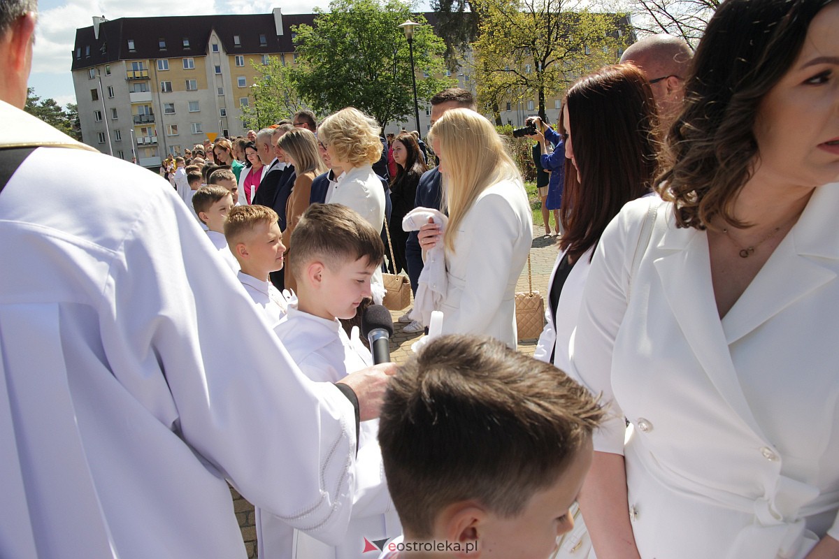I Komunia Święta w parafii pw. Zbawiciela Świata w Ostrołęce [07.05.2023] - zdjęcie #18 - eOstroleka.pl