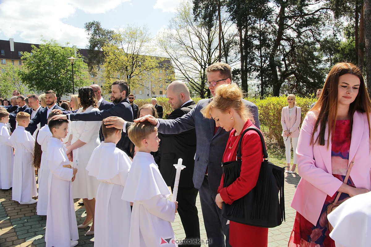 I Komunia Święta w parafii pw. Zbawiciela Świata w Ostrołęce [07.05.2023] - zdjęcie #16 - eOstroleka.pl