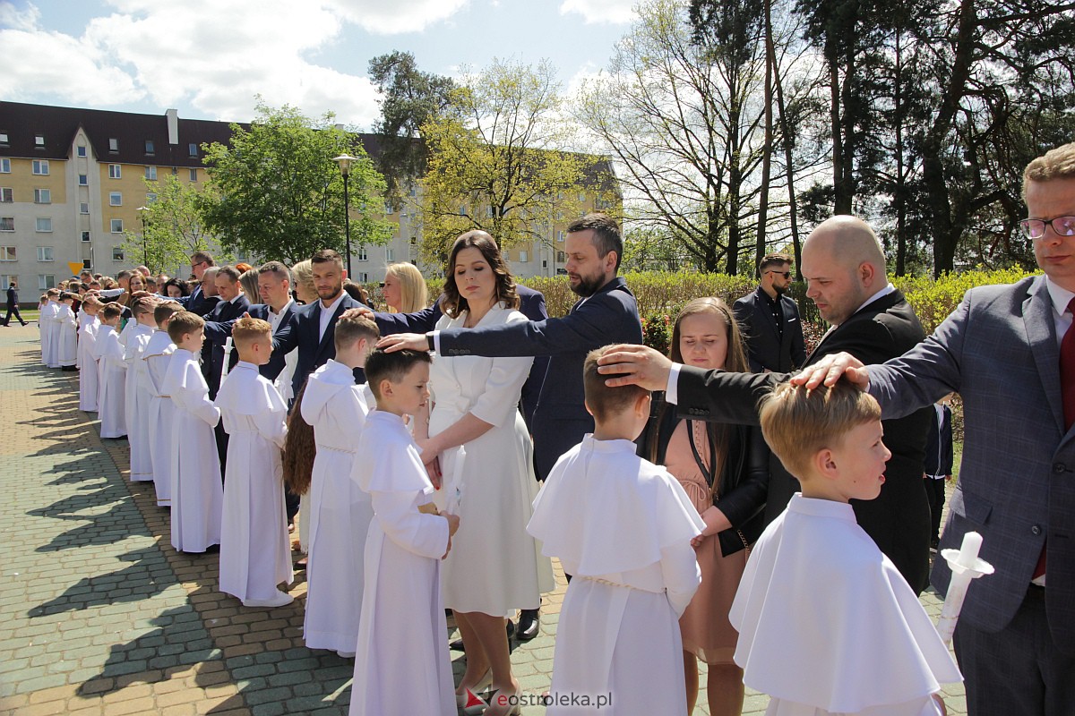 I Komunia Święta w parafii pw. Zbawiciela Świata w Ostrołęce [07.05.2023] - zdjęcie #15 - eOstroleka.pl