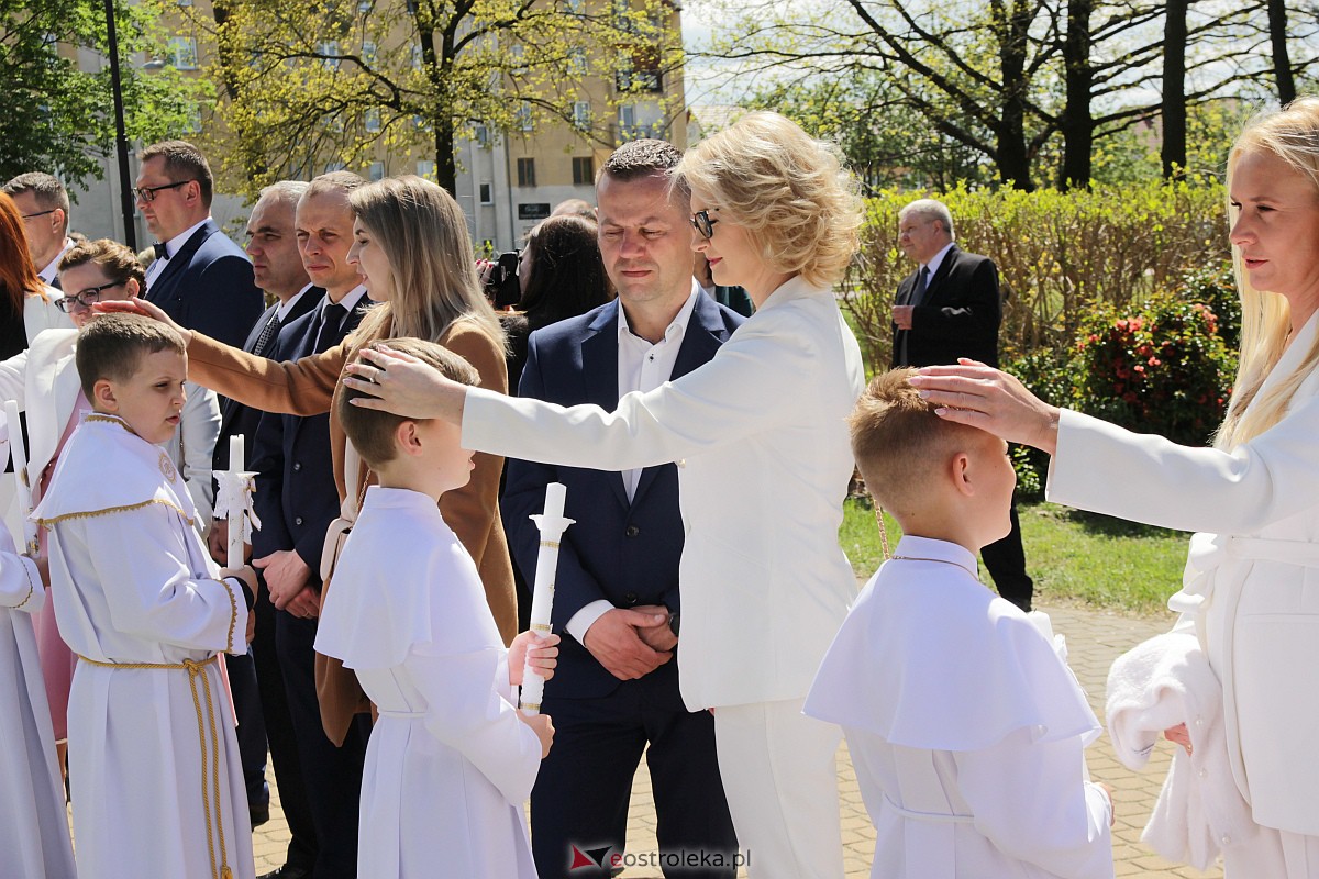 I Komunia Święta w parafii pw. Zbawiciela Świata w Ostrołęce [07.05.2023] - zdjęcie #11 - eOstroleka.pl