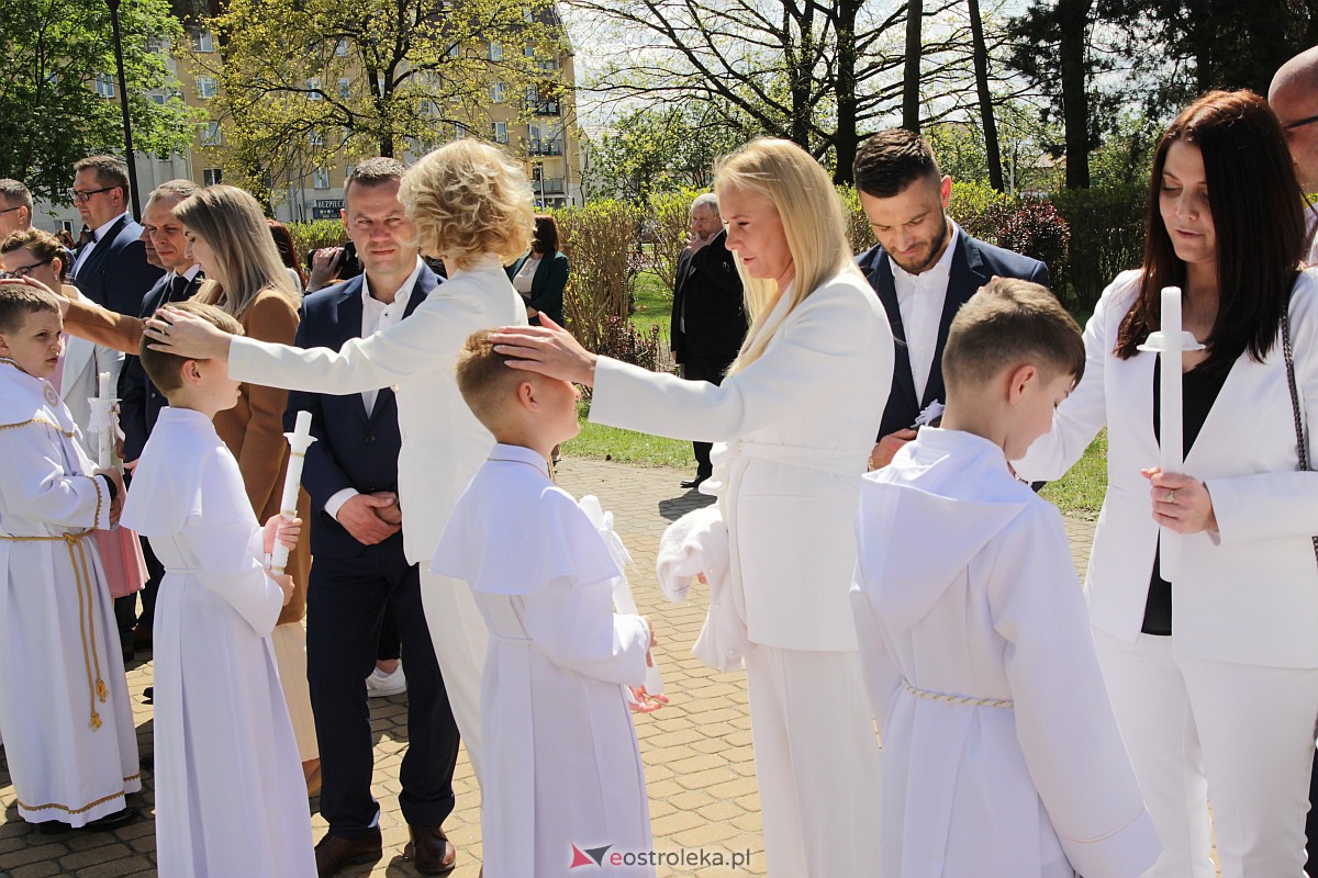 I Komunia Święta w parafii pw. Zbawiciela Świata w Ostrołęce [07.05.2023] - zdjęcie #10 - eOstroleka.pl