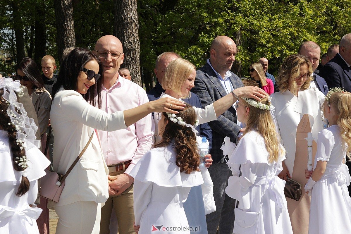 I Komunia Święta w parafii pw. Zbawiciela Świata w Ostrołęce [07.05.2023] - zdjęcie #9 - eOstroleka.pl