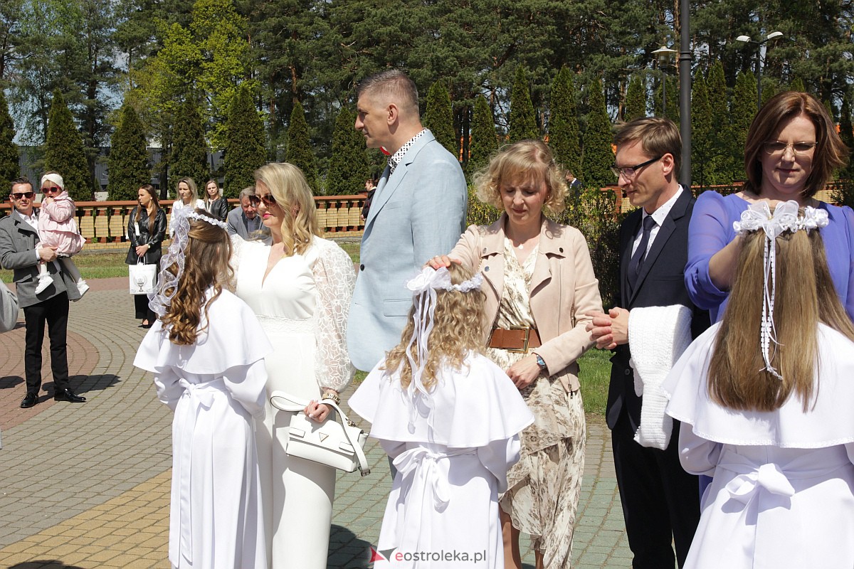 I Komunia Święta w parafii pw. Zbawiciela Świata w Ostrołęce [07.05.2023] - zdjęcie #8 - eOstroleka.pl
