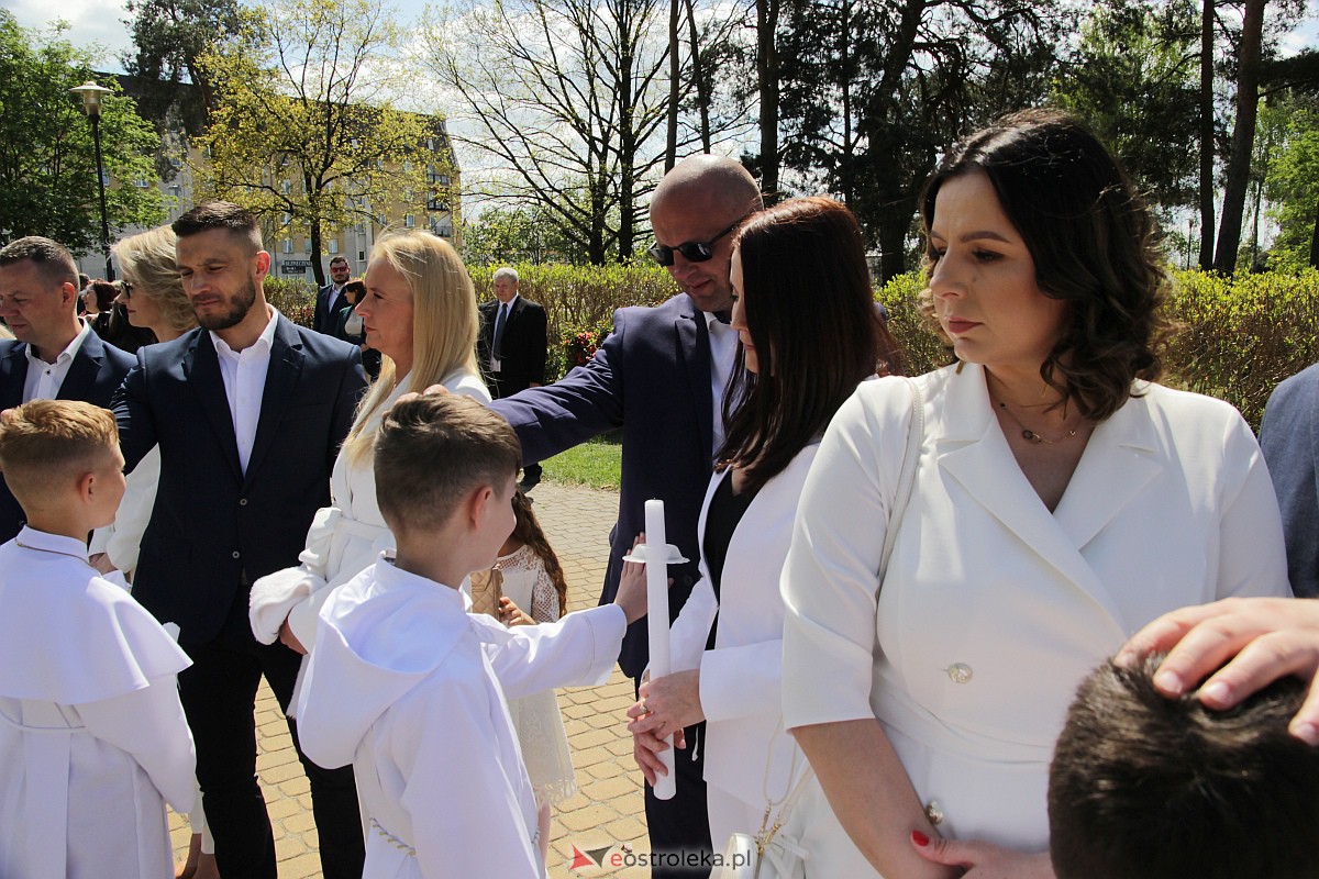 I Komunia Święta w parafii pw. Zbawiciela Świata w Ostrołęce [07.05.2023] - zdjęcie #2 - eOstroleka.pl