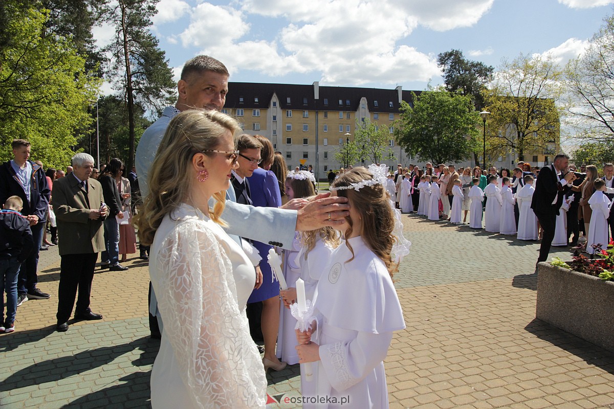 I Komunia Święta w parafii pw. Zbawiciela Świata w Ostrołęce [07.05.2023] - zdjęcie #1 - eOstroleka.pl
