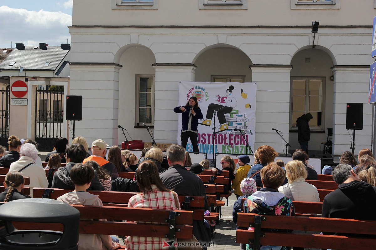 Ostrołęki Festiwal Książki. Dziś króluje tematyka dla najmłodszych czytelników [07.05.2023] - zdjęcie #12 - eOstroleka.pl
