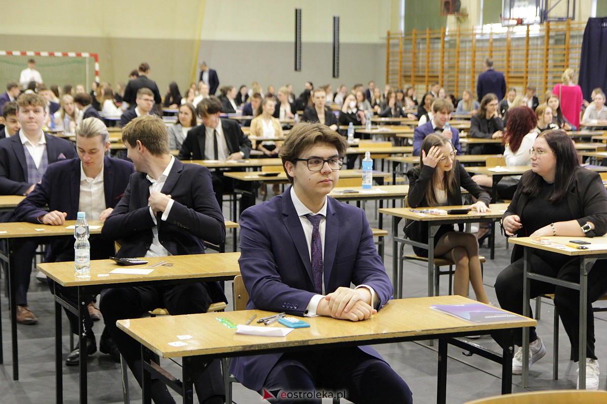 Matura 2023: Egzamin z matematyki w III LO [08.05.2023] - zdjęcie #95 - eOstroleka.pl