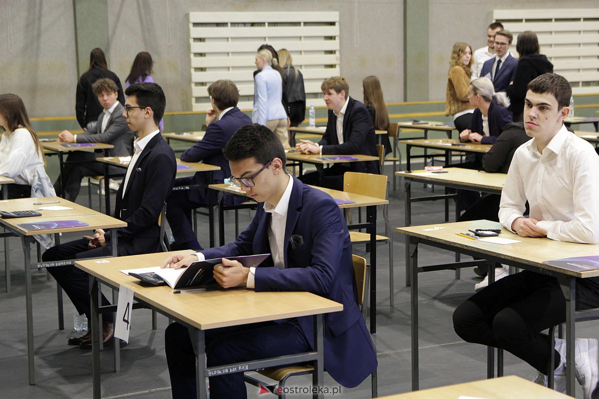 Matura 2023: Egzamin z matematyki w III LO [08.05.2023] - zdjęcie #85 - eOstroleka.pl