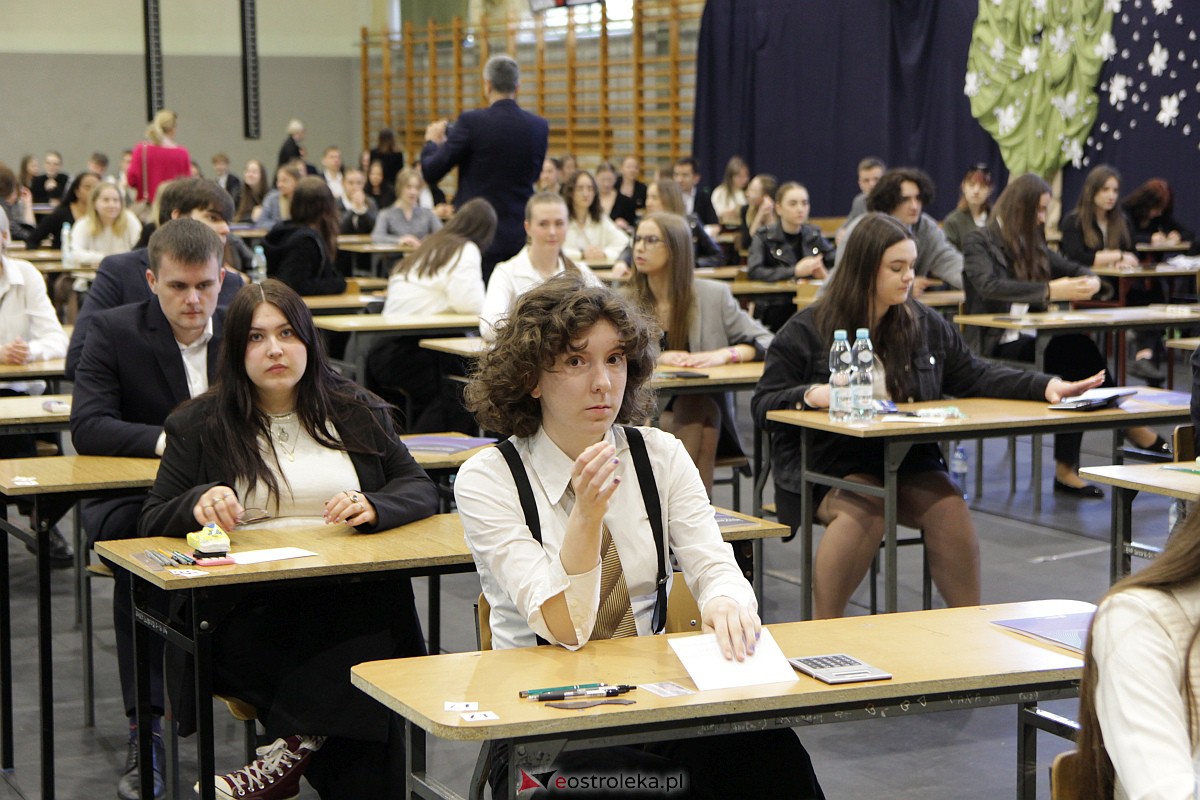 Matura 2023: Egzamin z matematyki w III LO [08.05.2023] - zdjęcie #74 - eOstroleka.pl