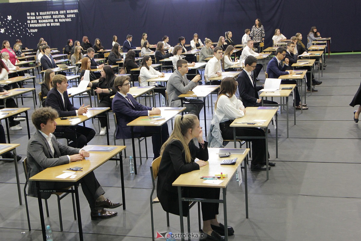Matura 2023: Egzamin z matematyki w III LO [08.05.2023] - zdjęcie #25 - eOstroleka.pl