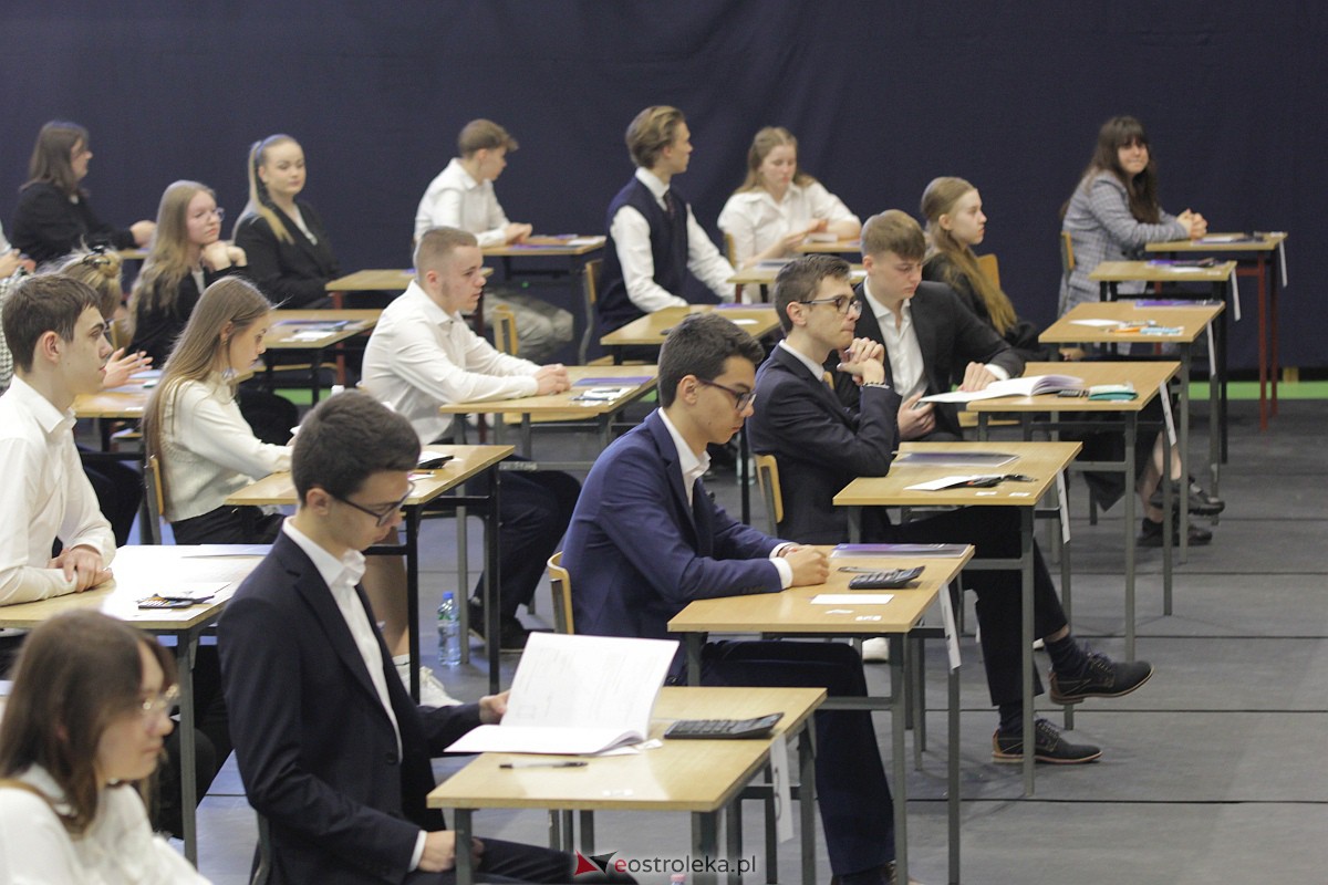 Matura 2023: Egzamin z matematyki w III LO [08.05.2023] - zdjęcie #67 - eOstroleka.pl
