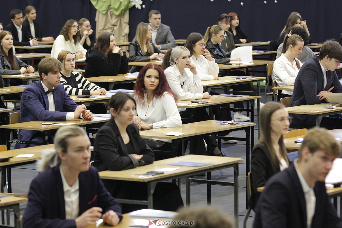Matura 2023: Egzamin z matematyki w III LO [08.05.2023] - zdjęcie #64 - eOstroleka.pl