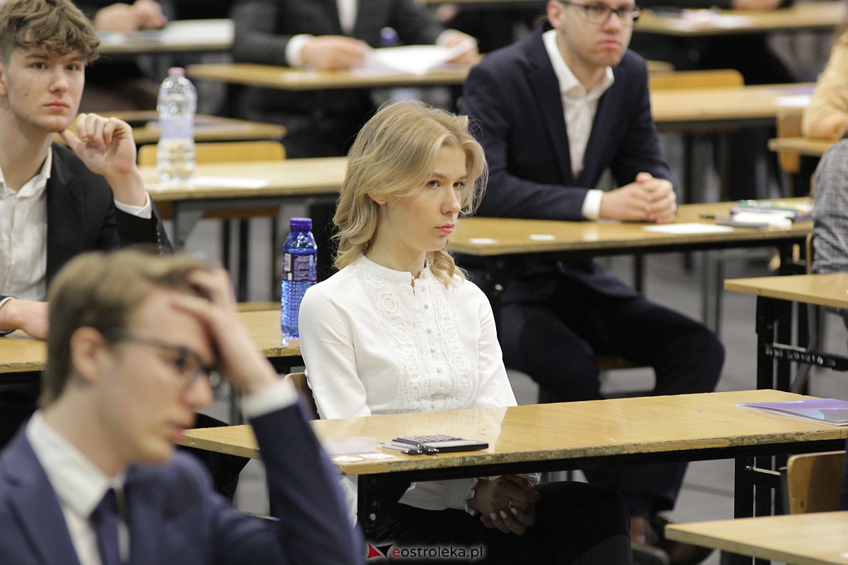 Matura 2023: Egzamin z matematyki w III LO [08.05.2023] - zdjęcie #61 - eOstroleka.pl