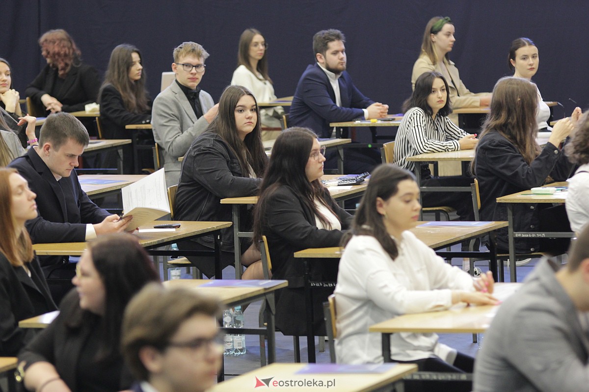 Matura 2023: Egzamin z matematyki w III LO [08.05.2023] - zdjęcie #55 - eOstroleka.pl