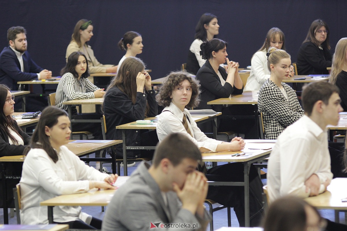 Matura 2023: Egzamin z matematyki w III LO [08.05.2023] - zdjęcie #54 - eOstroleka.pl