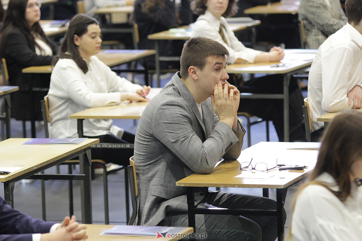 Matura 2023: Egzamin z matematyki w III LO [08.05.2023] - zdjęcie #53 - eOstroleka.pl