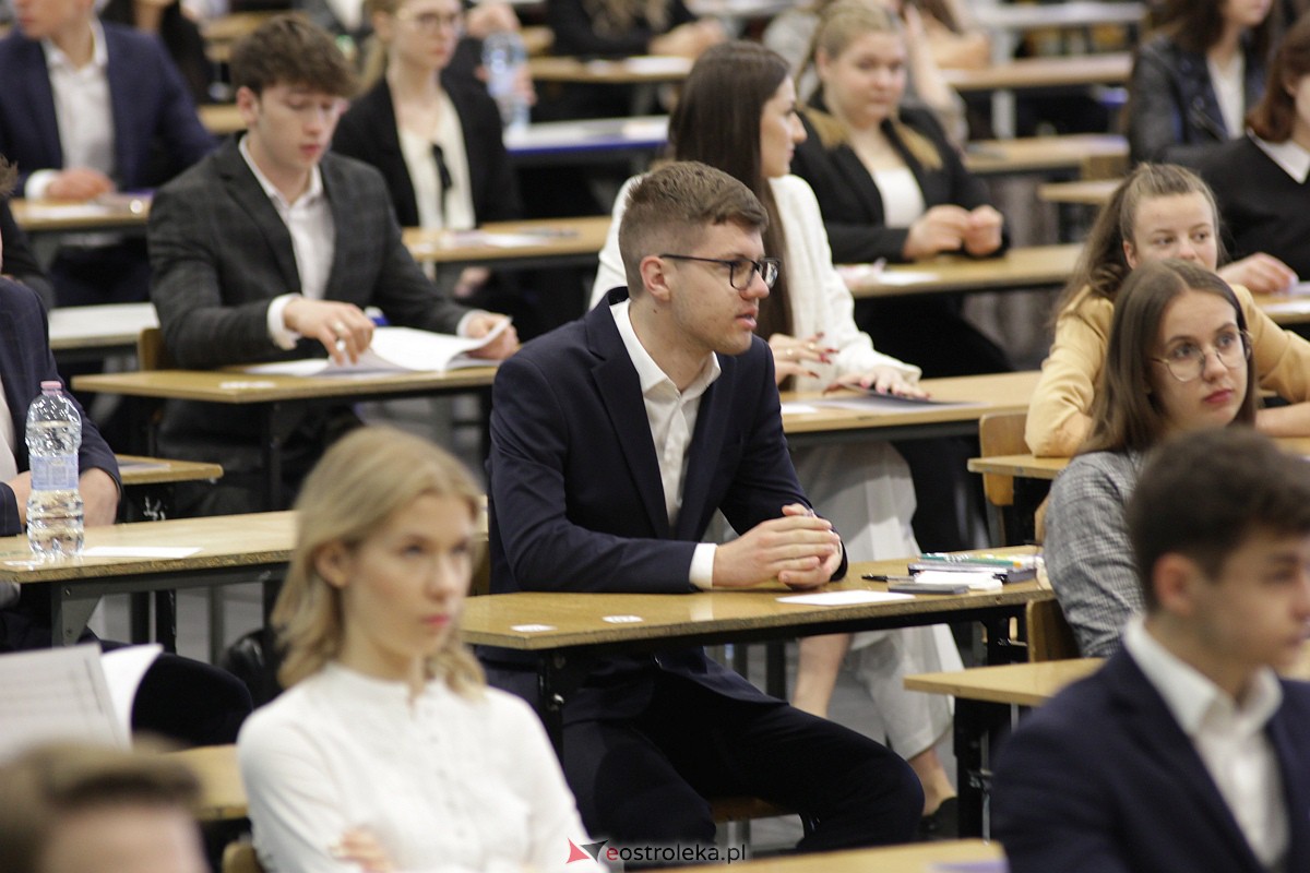 Matura 2023: Egzamin z matematyki w III LO [08.05.2023] - zdjęcie #44 - eOstroleka.pl