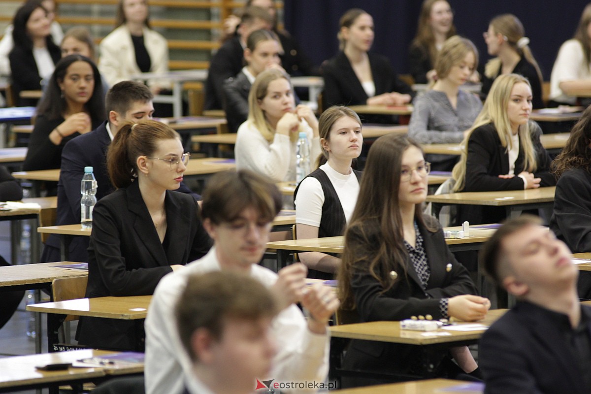 Matura 2023: Egzamin z matematyki w III LO [08.05.2023] - zdjęcie #41 - eOstroleka.pl
