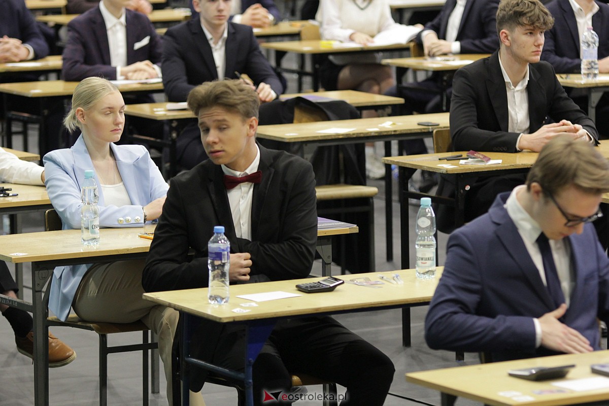 Matura 2023: Egzamin z matematyki w III LO [08.05.2023] - zdjęcie #38 - eOstroleka.pl