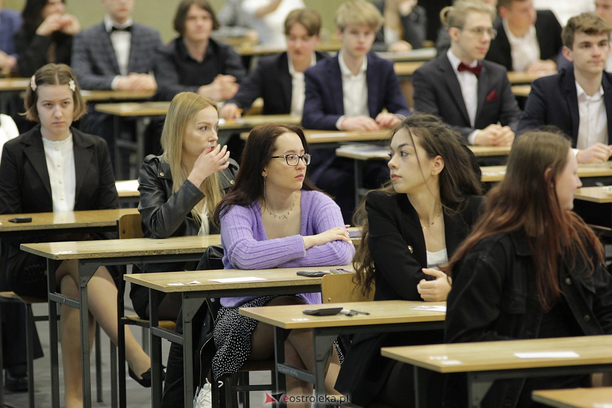 Matura 2023: Egzamin z matematyki w III LO [08.05.2023] - zdjęcie #34 - eOstroleka.pl