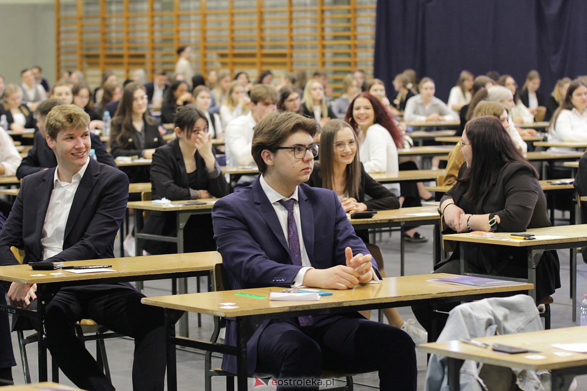 Matura 2023: Egzamin z matematyki w III LO [08.05.2023] - zdjęcie #22 - eOstroleka.pl