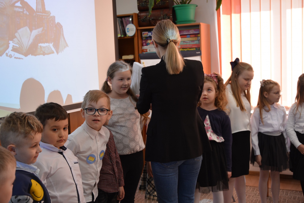 Pasowanie na czytelnika biblioteki w Lelisie  - zdjęcie #7 - eOstroleka.pl