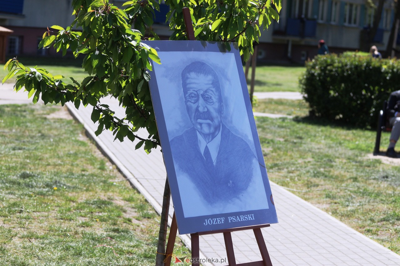 Uroczyste odsłonięcie tablicy upamiętniającej doktora Józefa Psarskiego [10.05.2023] - zdjęcie #3 - eOstroleka.pl