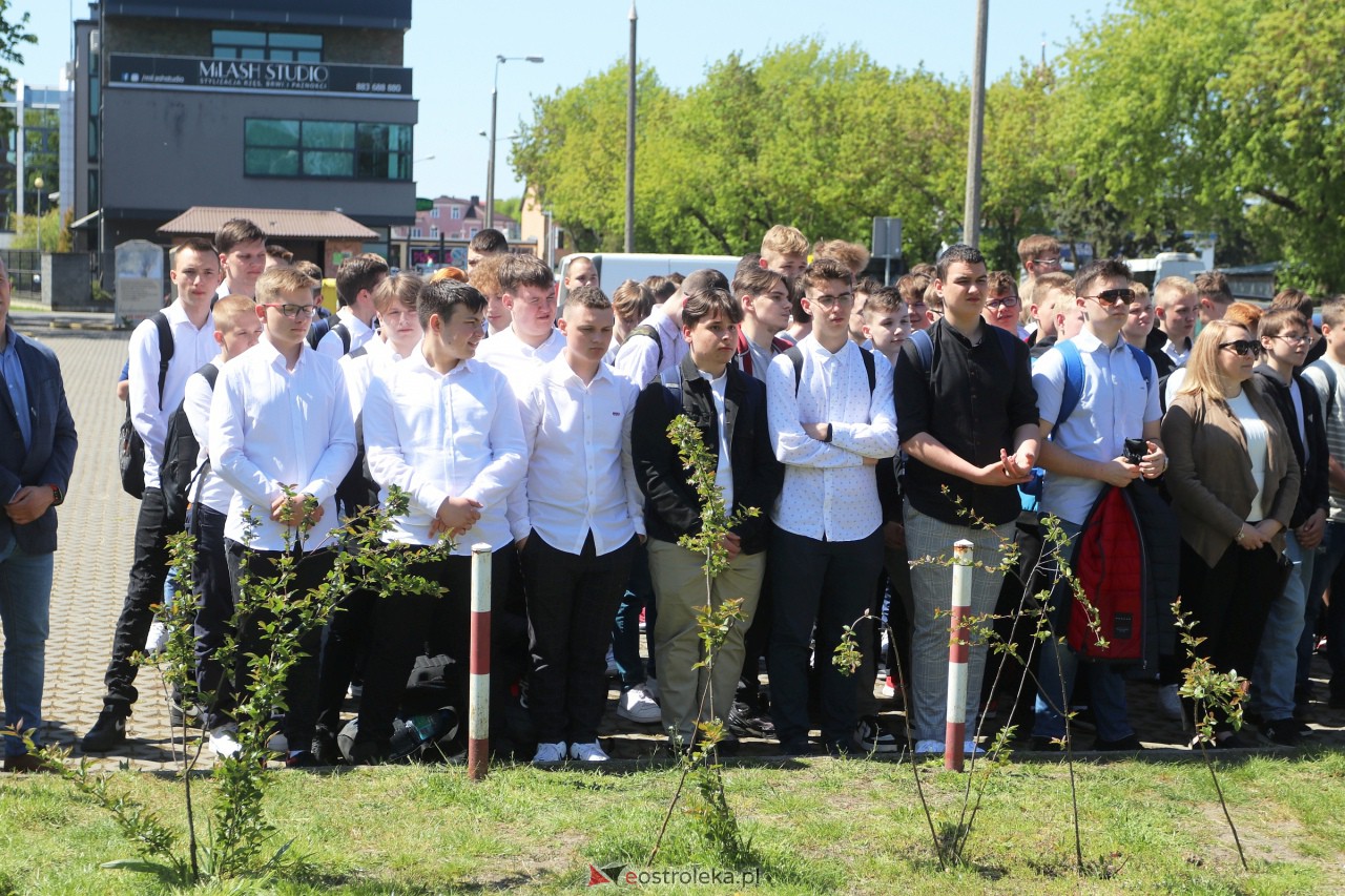 Uroczyste odsłonięcie tablicy upamiętniającej doktora Józefa Psarskiego [10.05.2023] - zdjęcie #37 - eOstroleka.pl