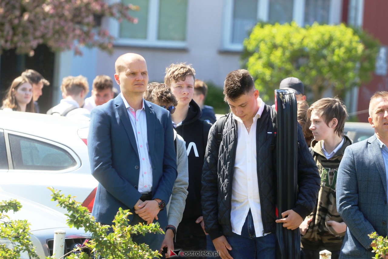 Uroczyste odsłonięcie tablicy upamiętniającej doktora Józefa Psarskiego [10.05.2023] - zdjęcie #53 - eOstroleka.pl