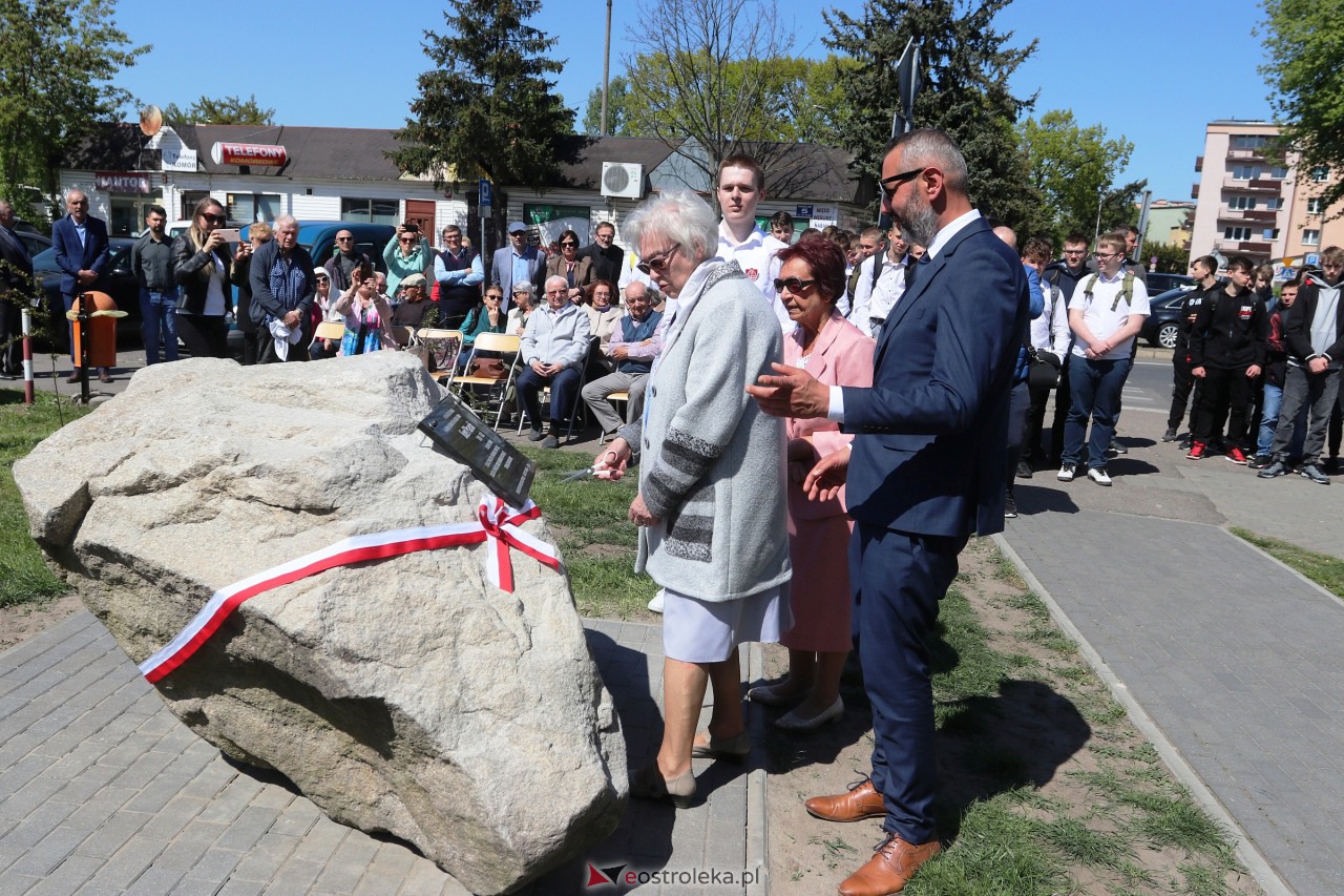 Uroczyste odsłonięcie tablicy upamiętniającej doktora Józefa Psarskiego [10.05.2023] - zdjęcie #37 - eOstroleka.pl