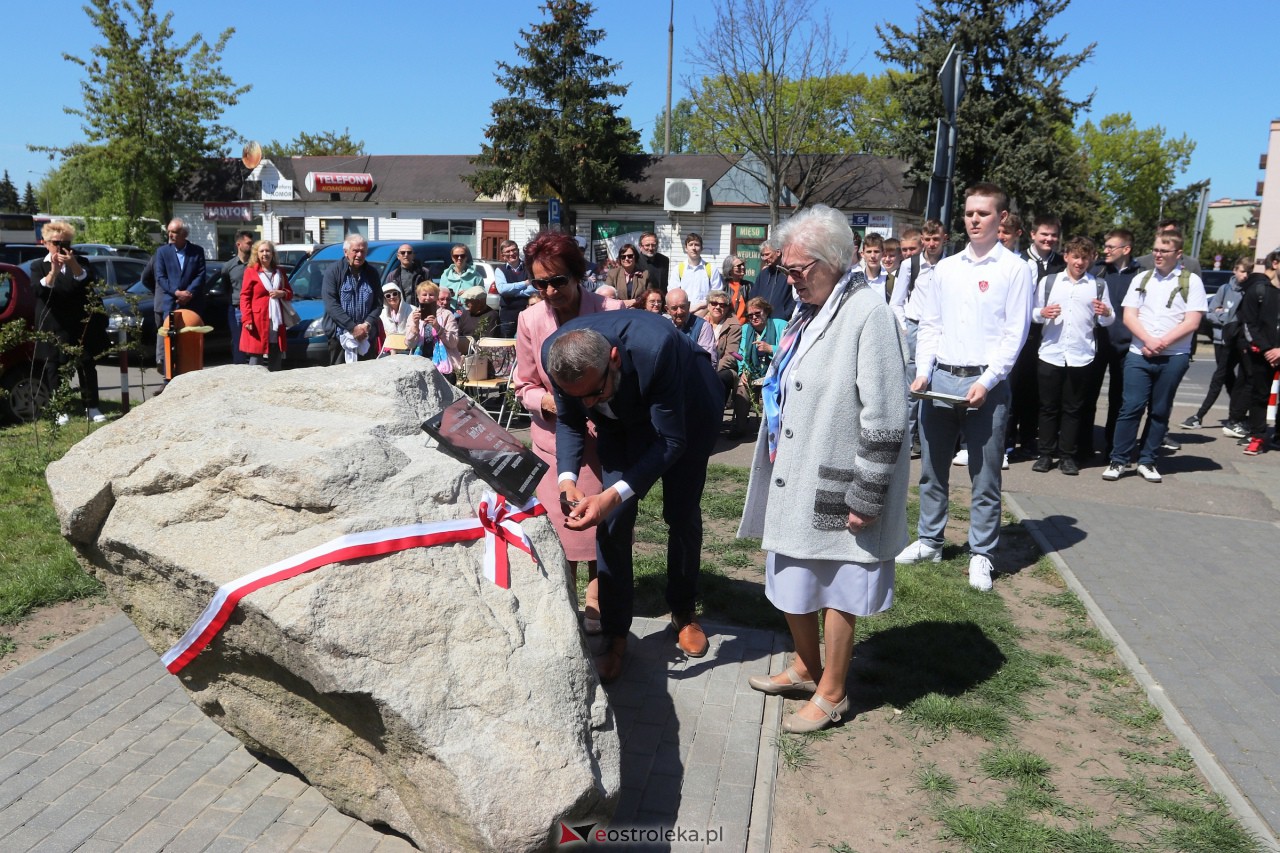 Uroczyste odsłonięcie tablicy upamiętniającej doktora Józefa Psarskiego [10.05.2023] - zdjęcie #32 - eOstroleka.pl