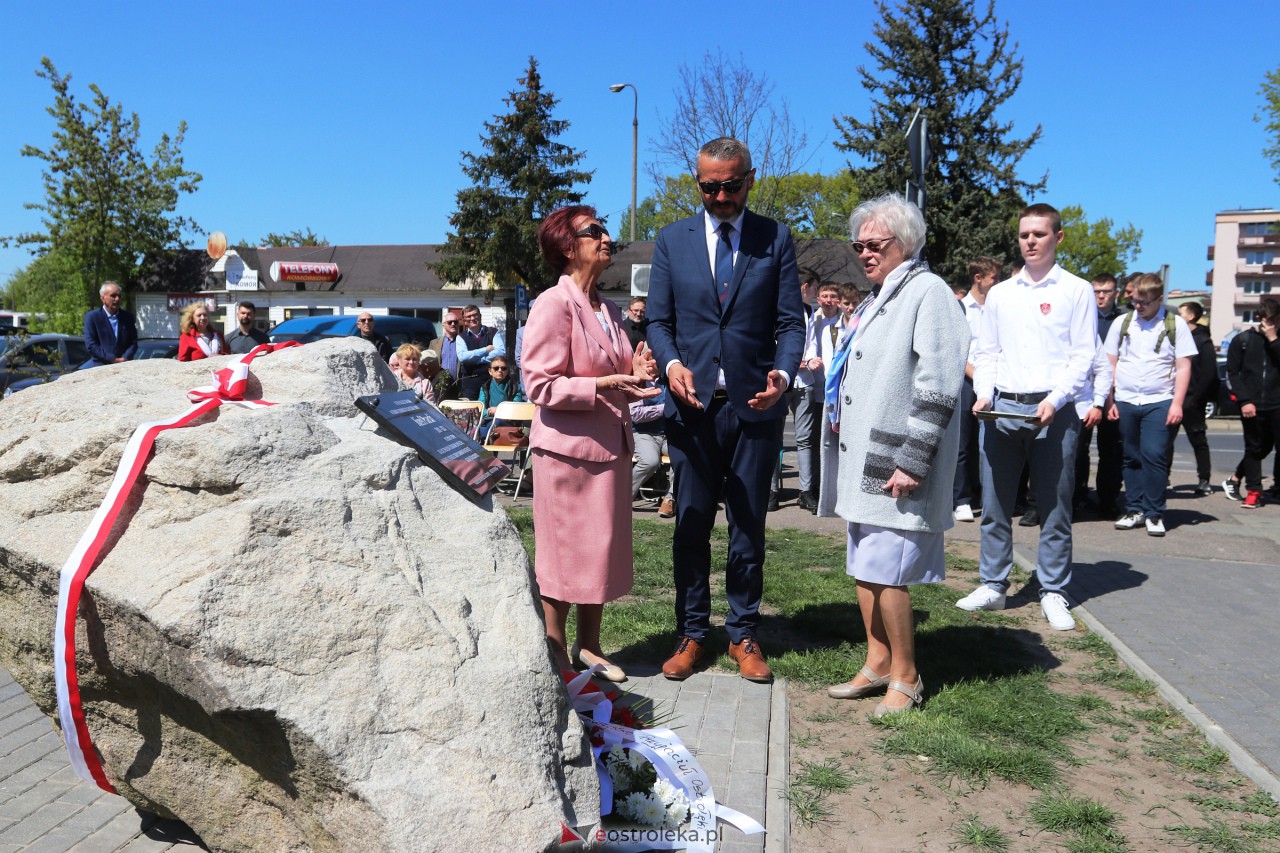 Uroczyste odsłonięcie tablicy upamiętniającej doktora Józefa Psarskiego [10.05.2023] - zdjęcie #24 - eOstroleka.pl