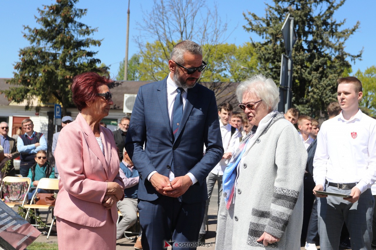 Uroczyste odsłonięcie tablicy upamiętniającej doktora Józefa Psarskiego [10.05.2023] - zdjęcie #23 - eOstroleka.pl