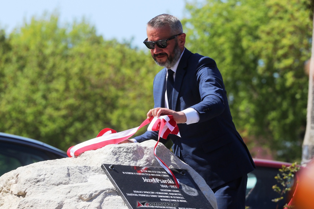 Uroczyste odsłonięcie tablicy upamiętniającej doktora Józefa Psarskiego [10.05.2023] - zdjęcie #22 - eOstroleka.pl