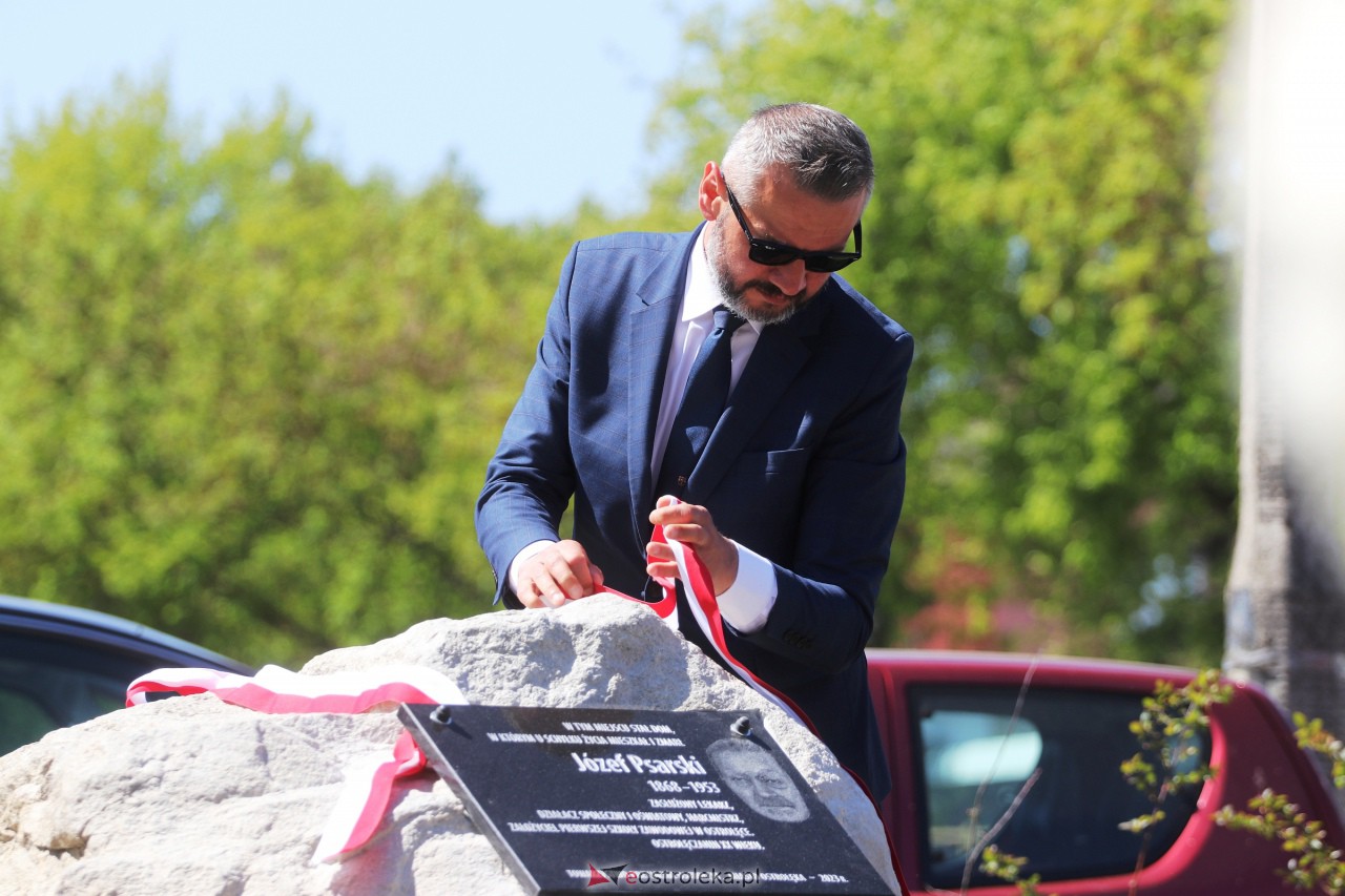 Uroczyste odsłonięcie tablicy upamiętniającej doktora Józefa Psarskiego [10.05.2023] - zdjęcie #20 - eOstroleka.pl