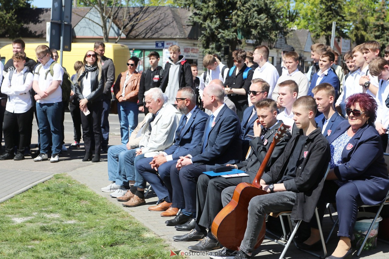 Uroczyste odsłonięcie tablicy upamiętniającej doktora Józefa Psarskiego [10.05.2023] - zdjęcie #9 - eOstroleka.pl