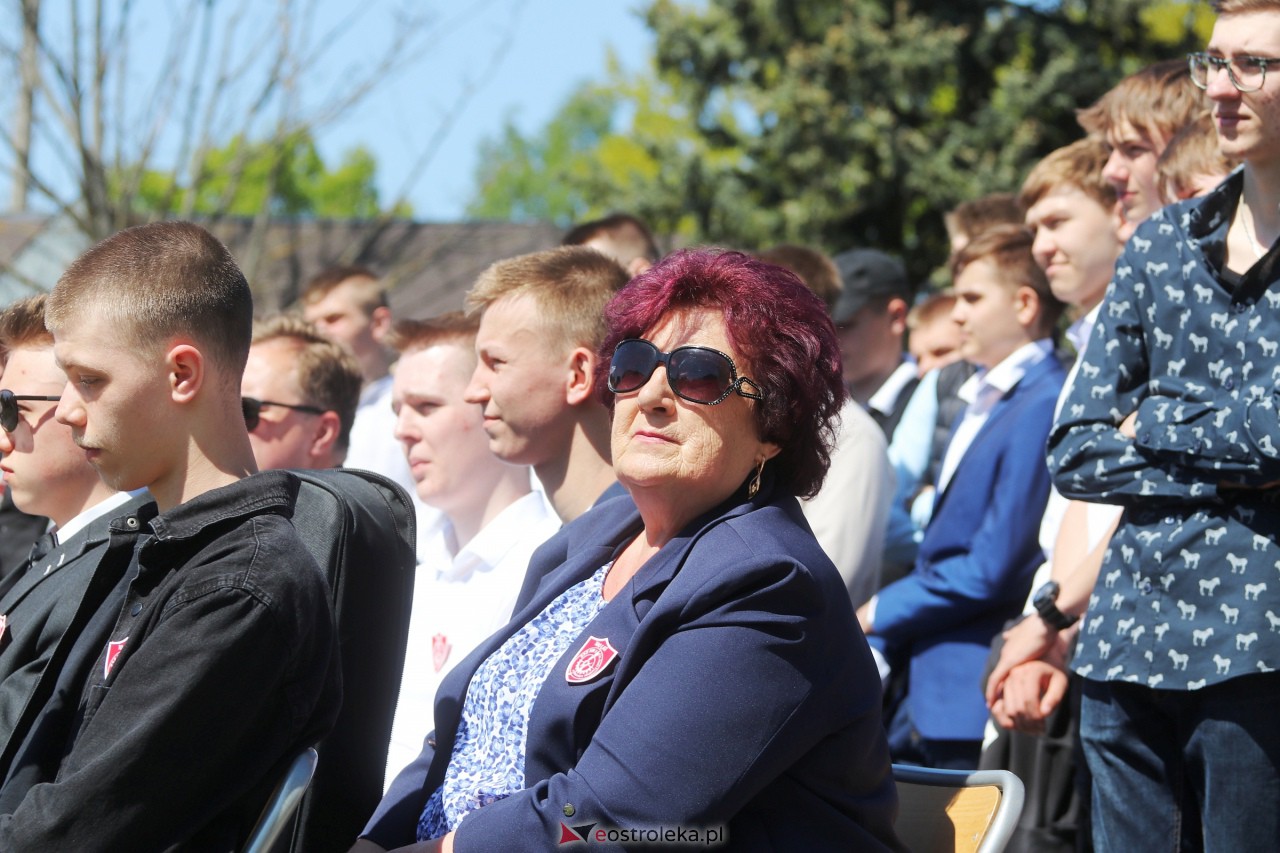Uroczyste odsłonięcie tablicy upamiętniającej doktora Józefa Psarskiego [10.05.2023] - zdjęcie #2 - eOstroleka.pl