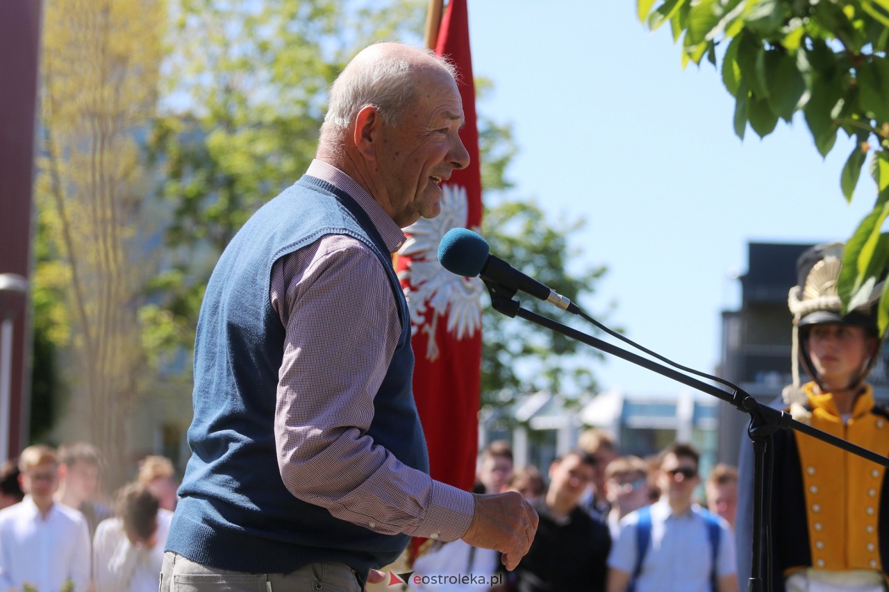 Uroczyste odsłonięcie tablicy upamiętniającej doktora Józefa Psarskiego [10.05.2023] - zdjęcie #1 - eOstroleka.pl