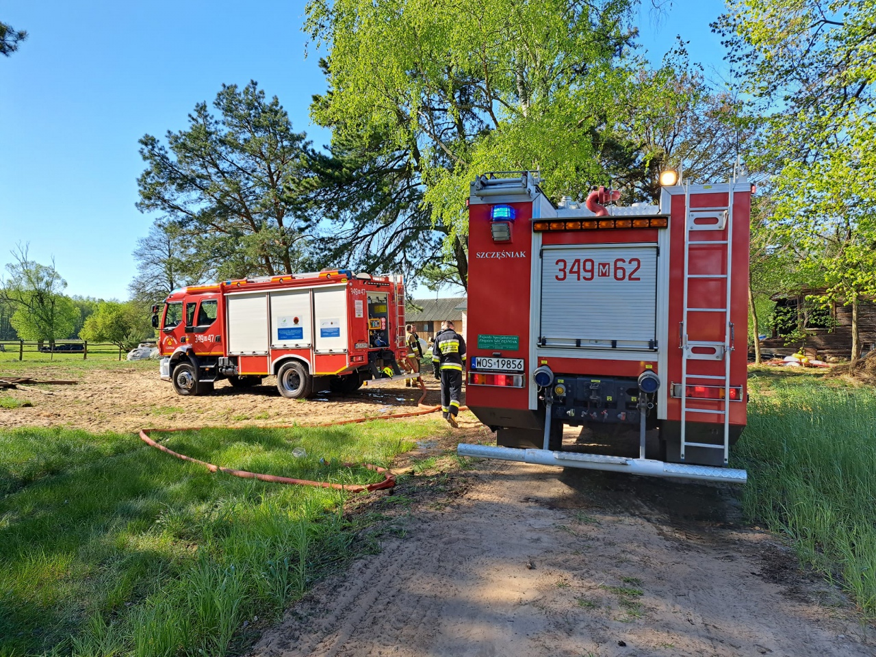 Czarnia. Spłonął budynek przeznaczony do rozbiórki [11.05.2023] - zdjęcie #1 - eOstroleka.pl