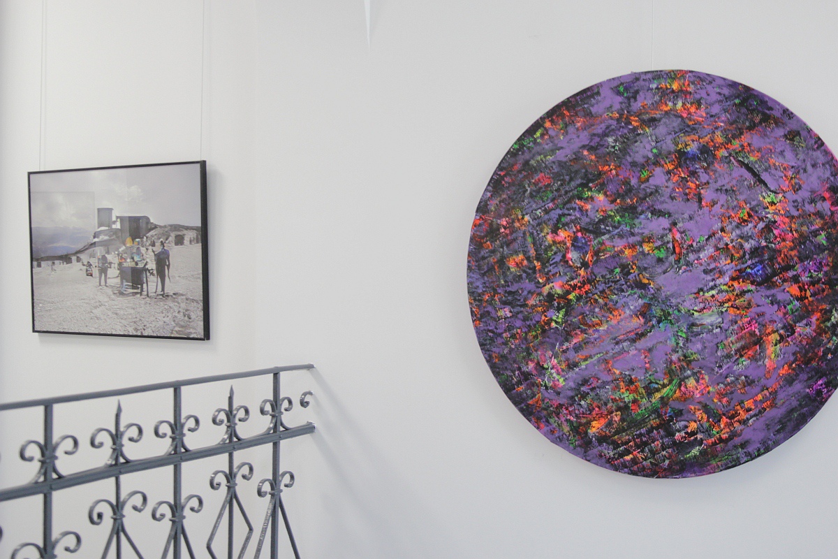 Wernisaż wystawy Raz, Dwa, Trzy w Galerii Ostrołęka [11.05.2023] - zdjęcie #42 - eOstroleka.pl